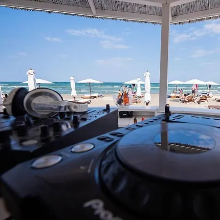 White Tower 301 Studio * Mamaia